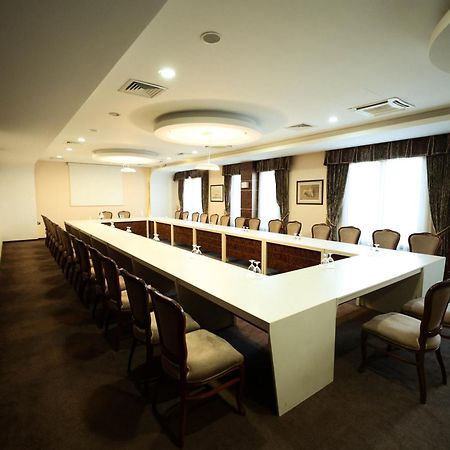 Amazona Hotel Prishtine Bagian luar foto