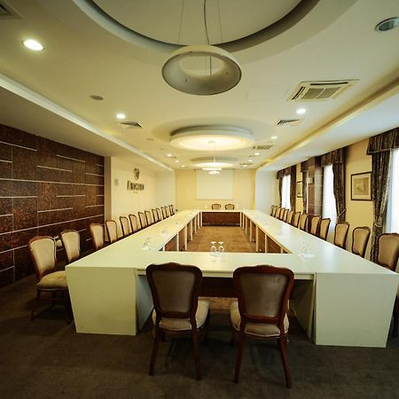 Amazona Hotel Prishtine Bagian luar foto