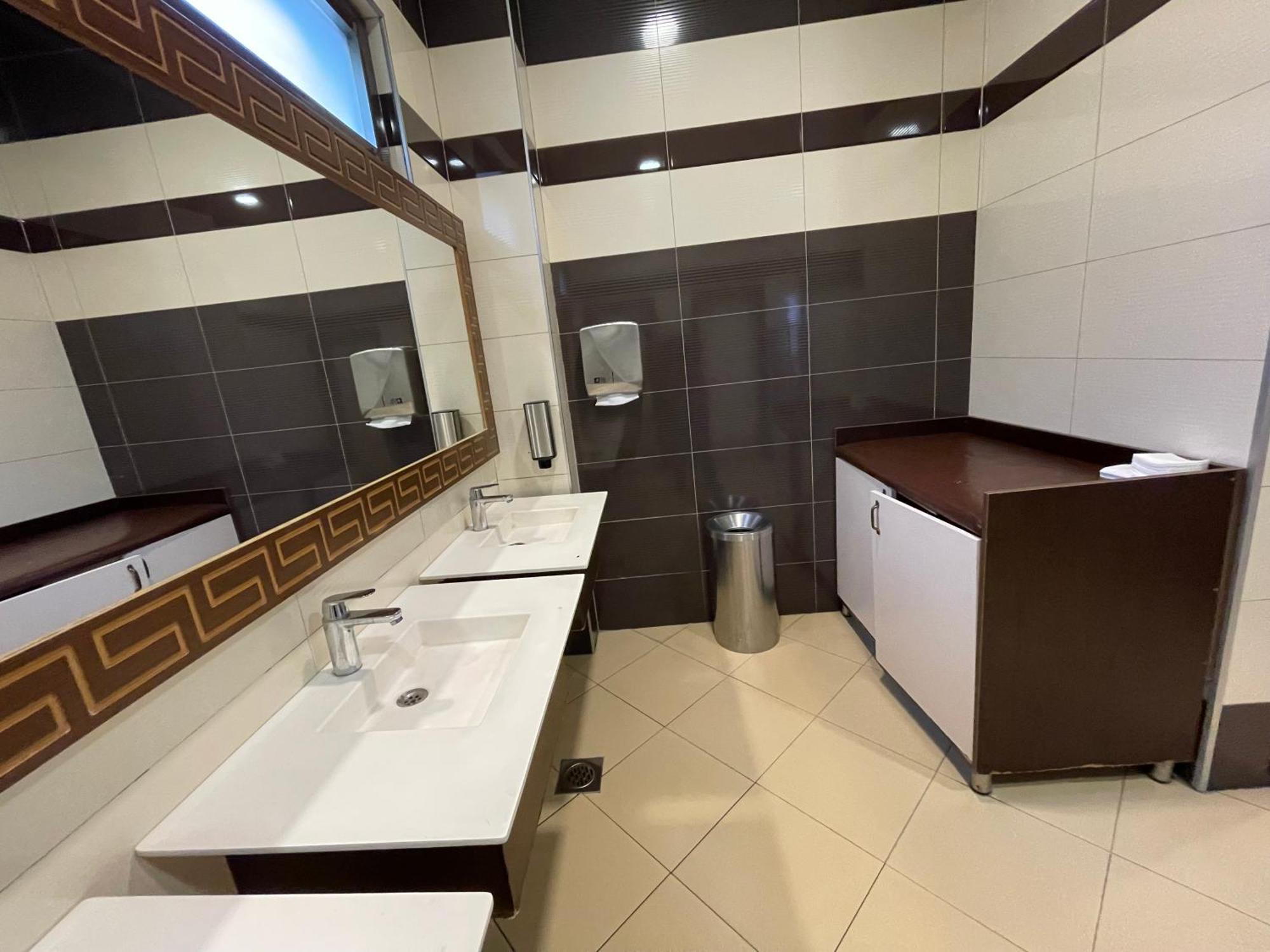 Amazona Hotel Prishtine Bagian luar foto