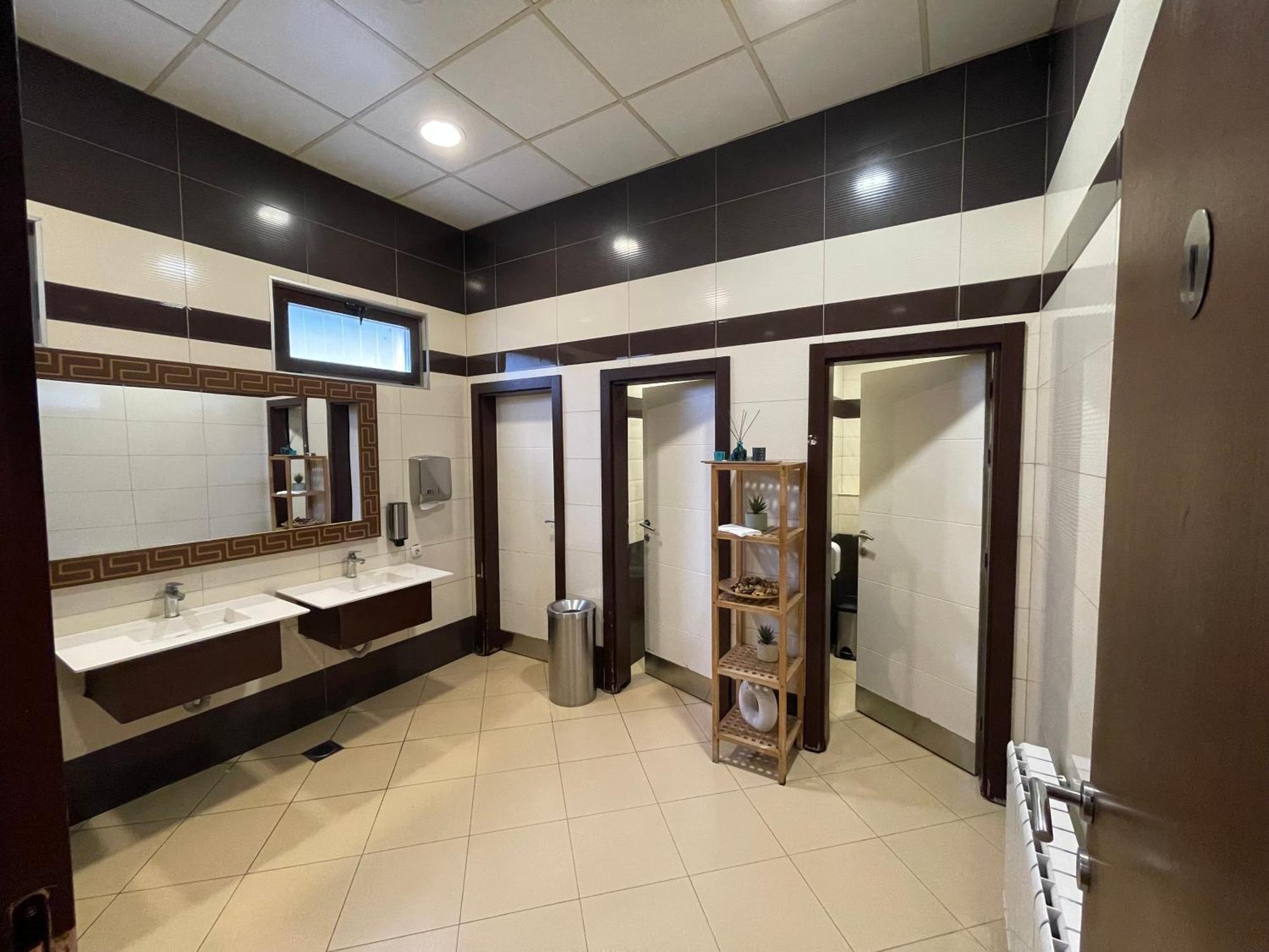 Amazona Hotel Prishtine Bagian luar foto
