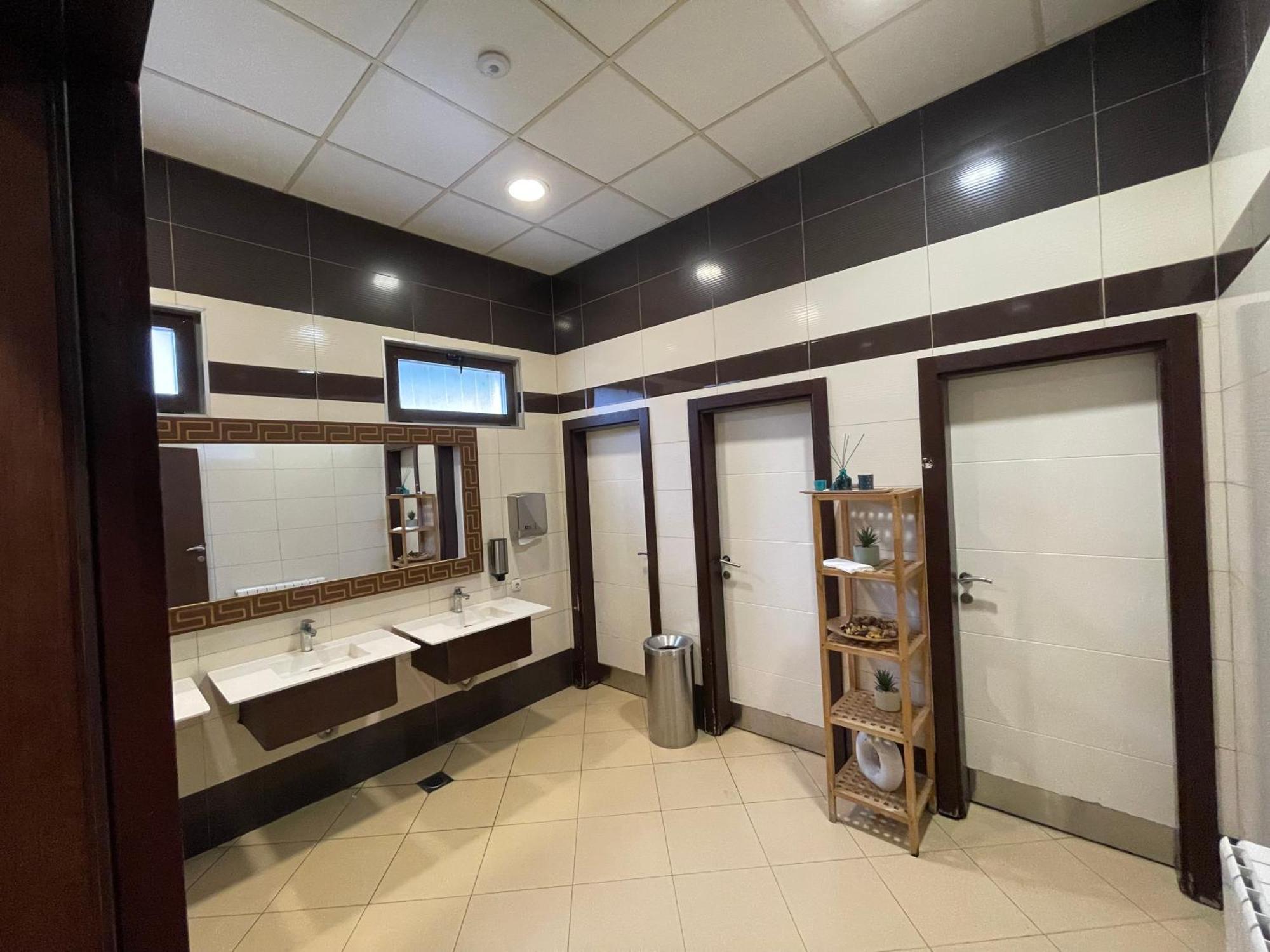 Amazona Hotel Prishtine Bagian luar foto