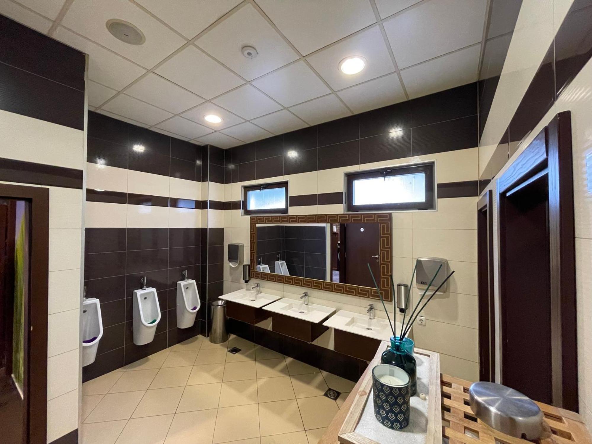 Amazona Hotel Prishtine Bagian luar foto