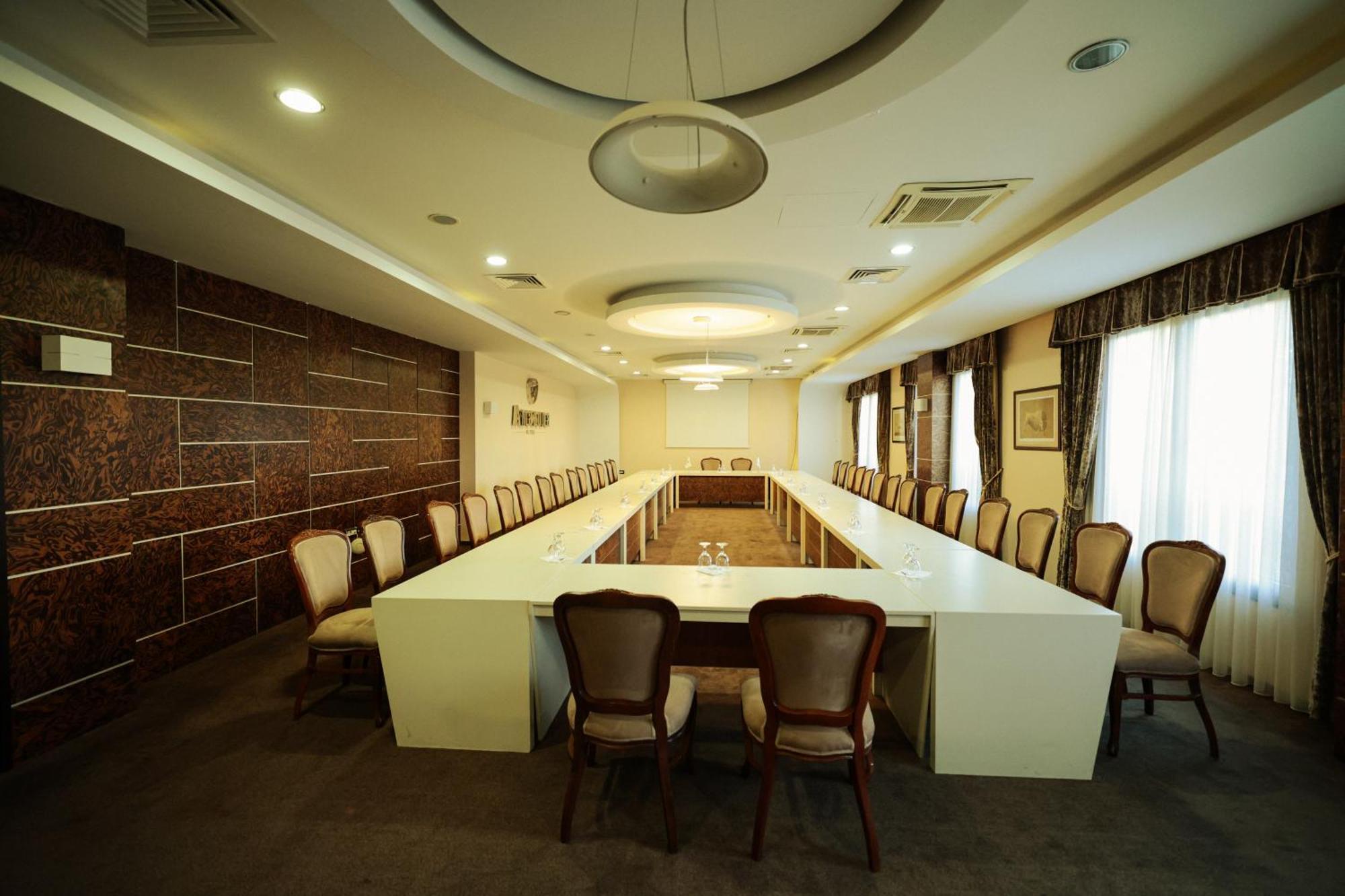 Amazona Hotel Prishtine Bagian luar foto