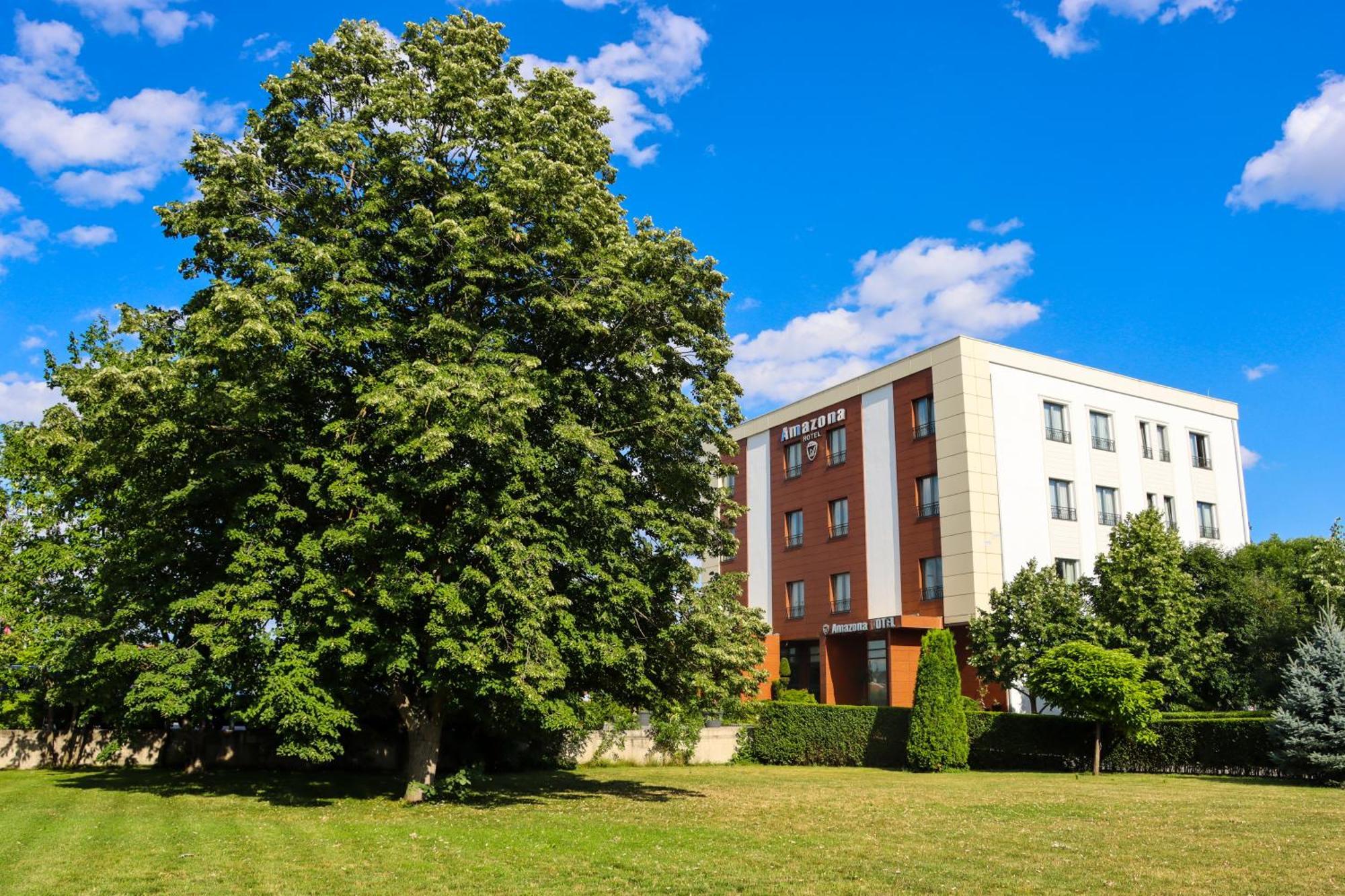 Amazona Hotel Prishtine Bagian luar foto