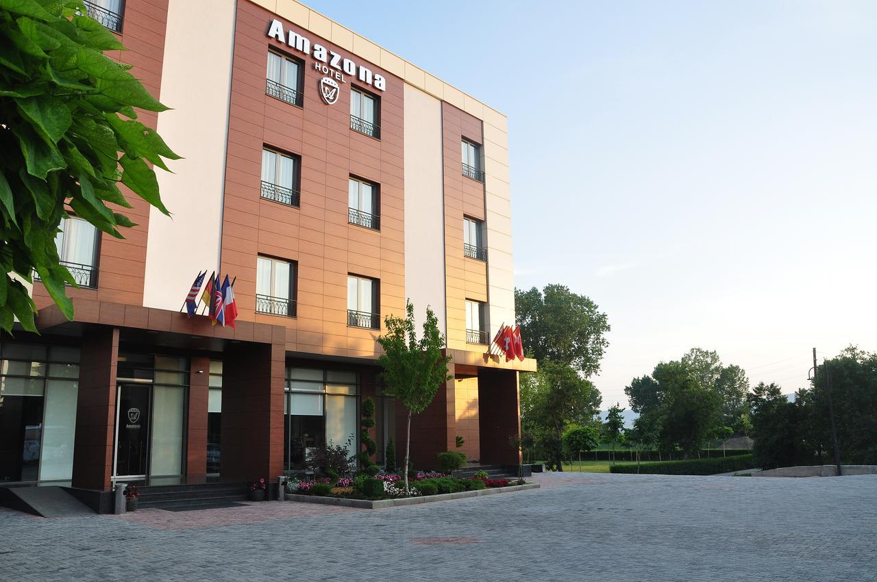 Amazona Hotel Prishtine Bagian luar foto