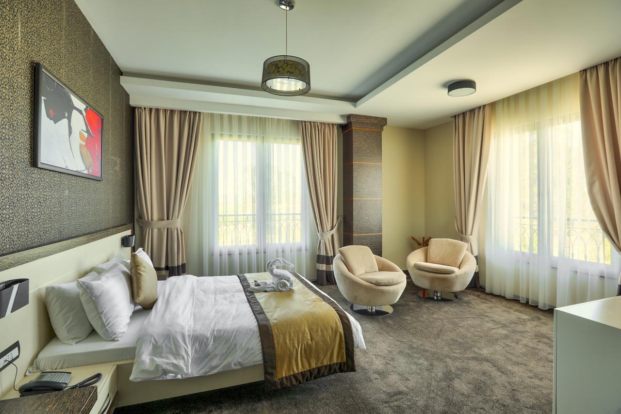 Amazona Hotel Prishtine Bagian luar foto