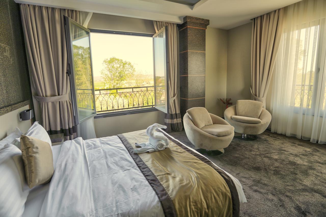 Amazona Hotel Prishtine Bagian luar foto