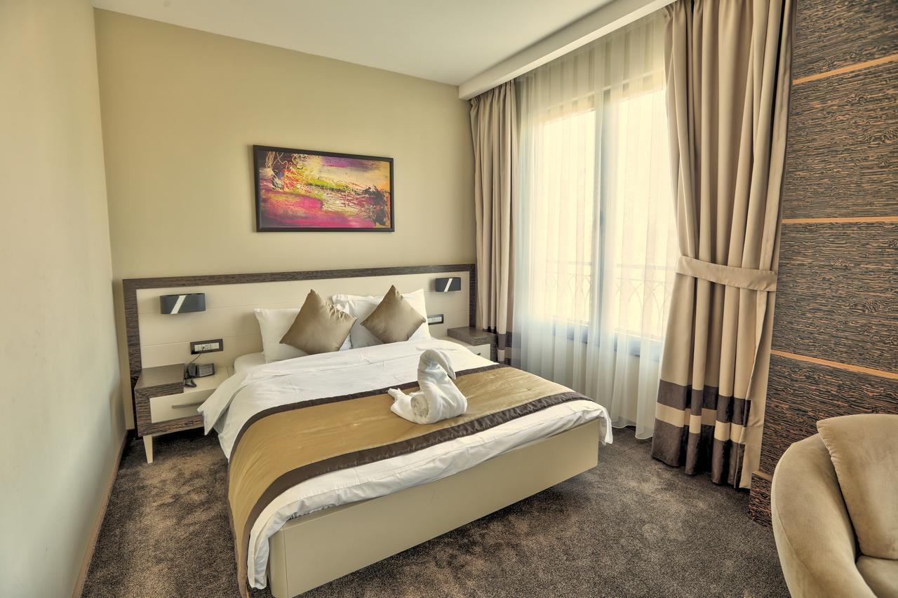 Amazona Hotel Prishtine Bagian luar foto