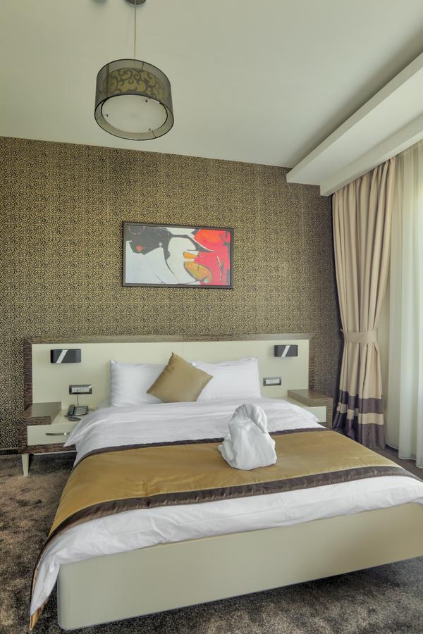 Amazona Hotel Prishtine Bagian luar foto