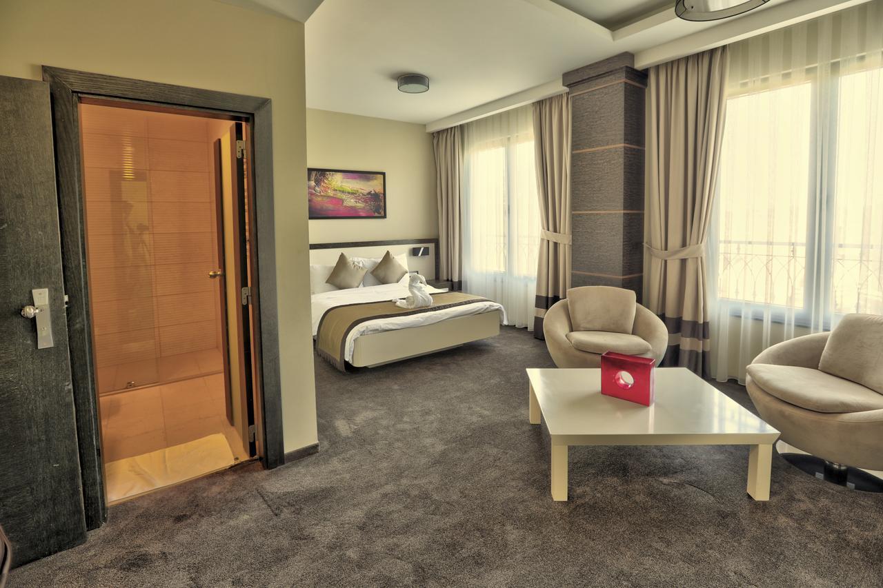 Amazona Hotel Prishtine Bagian luar foto