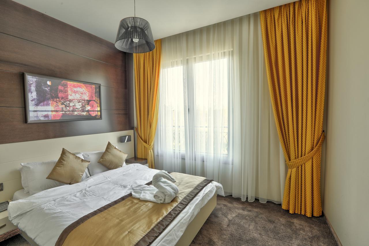 Amazona Hotel Prishtine Bagian luar foto