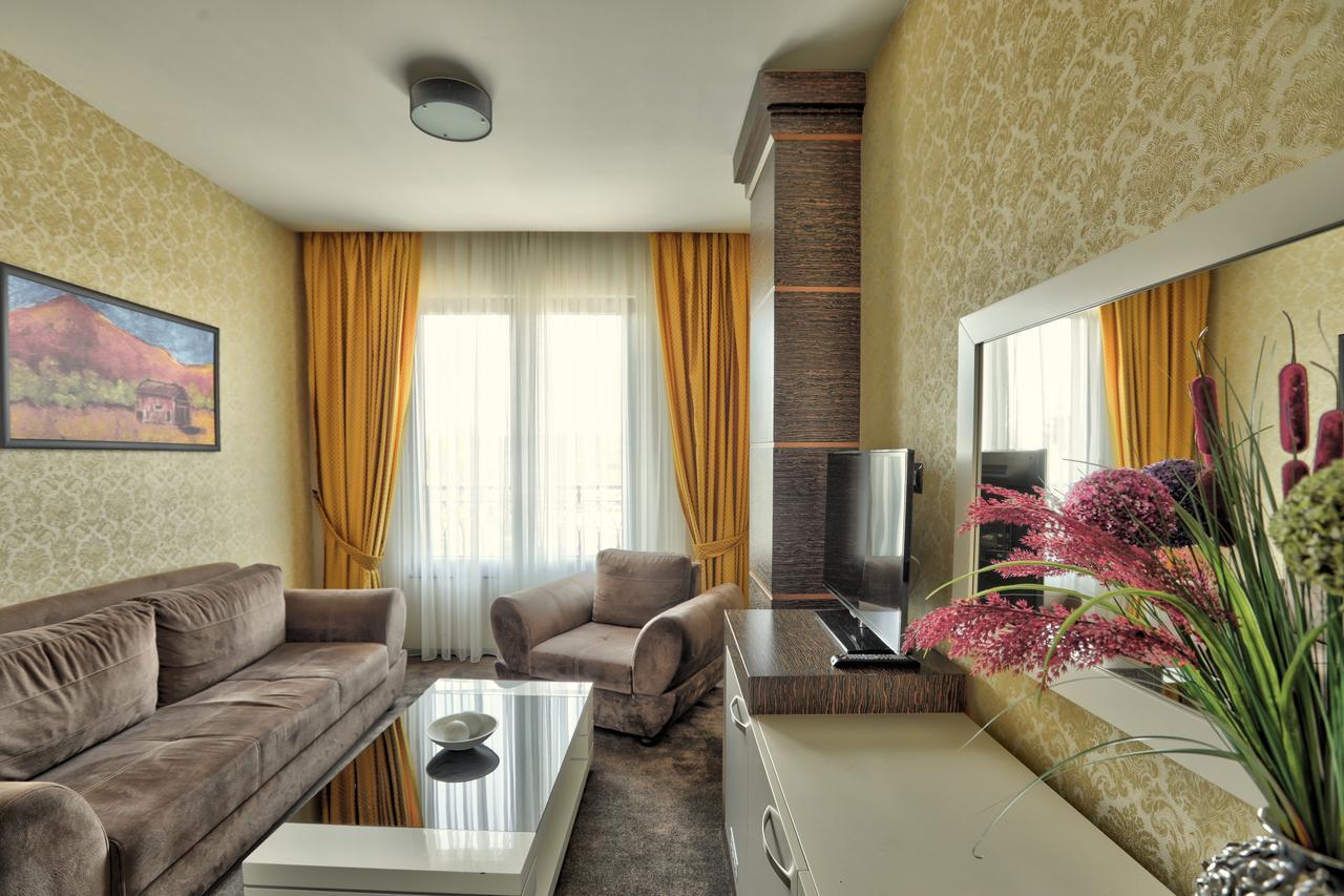 Amazona Hotel Prishtine Bagian luar foto