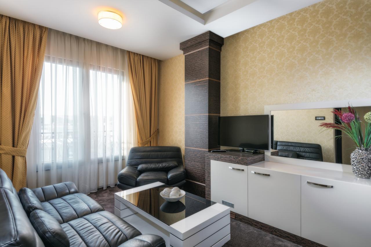 Amazona Hotel Prishtine Bagian luar foto