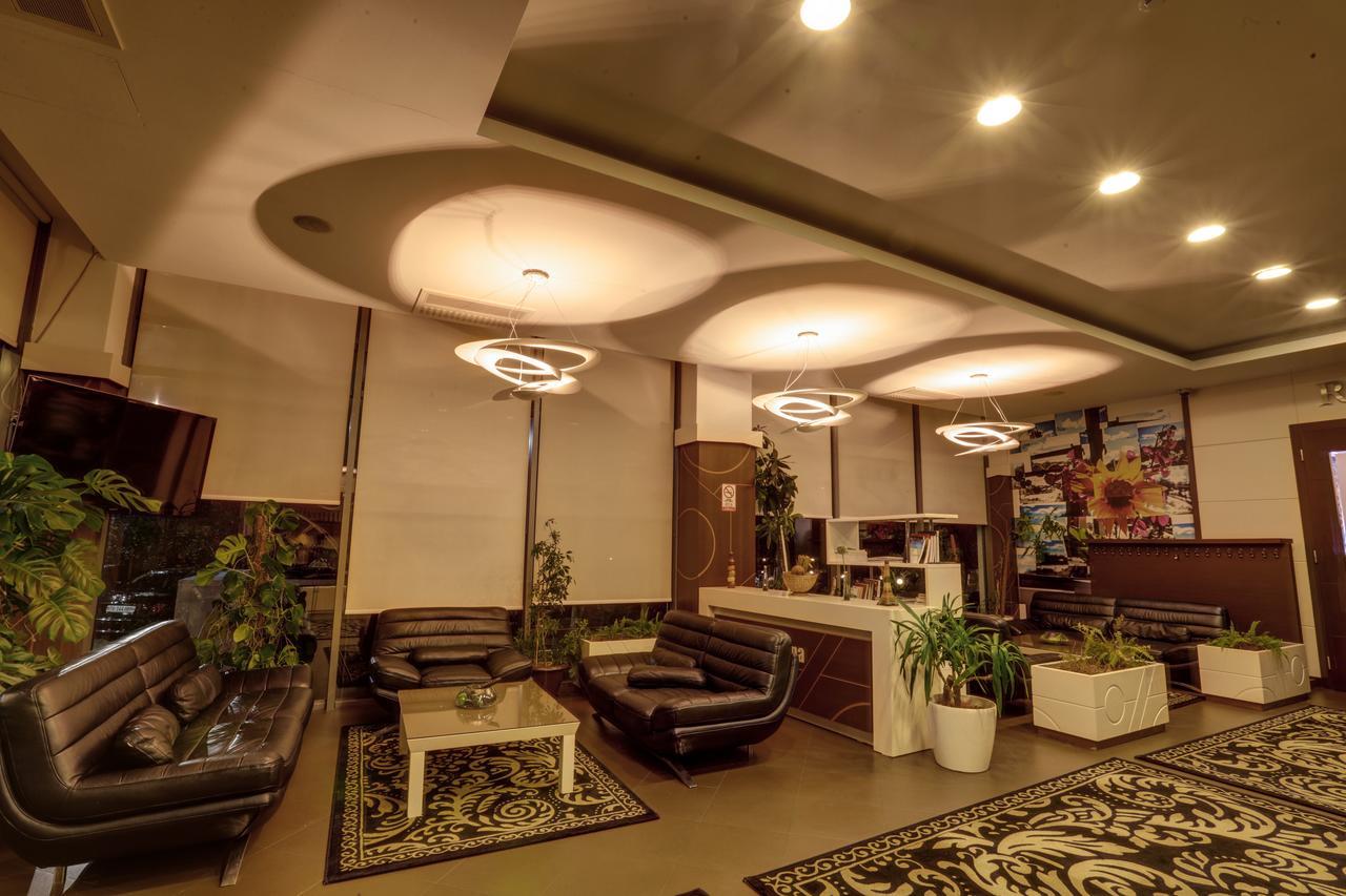 Amazona Hotel Prishtine Bagian luar foto
