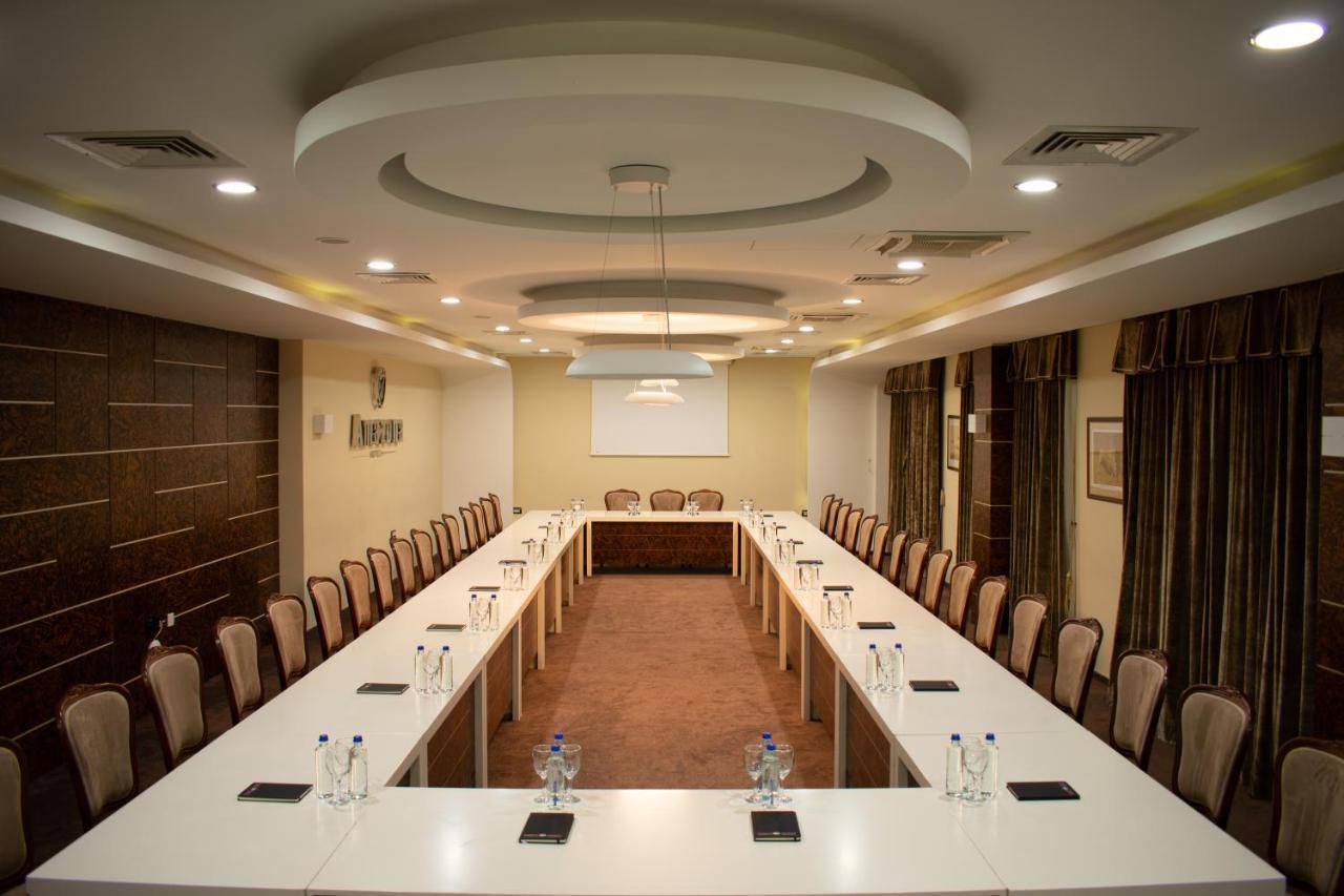 Amazona Hotel Prishtine Bagian luar foto