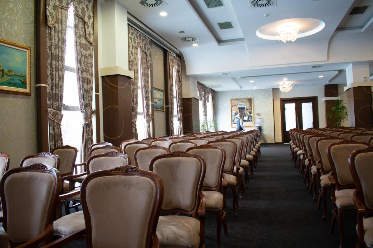Amazona Hotel Prishtine Bagian luar foto