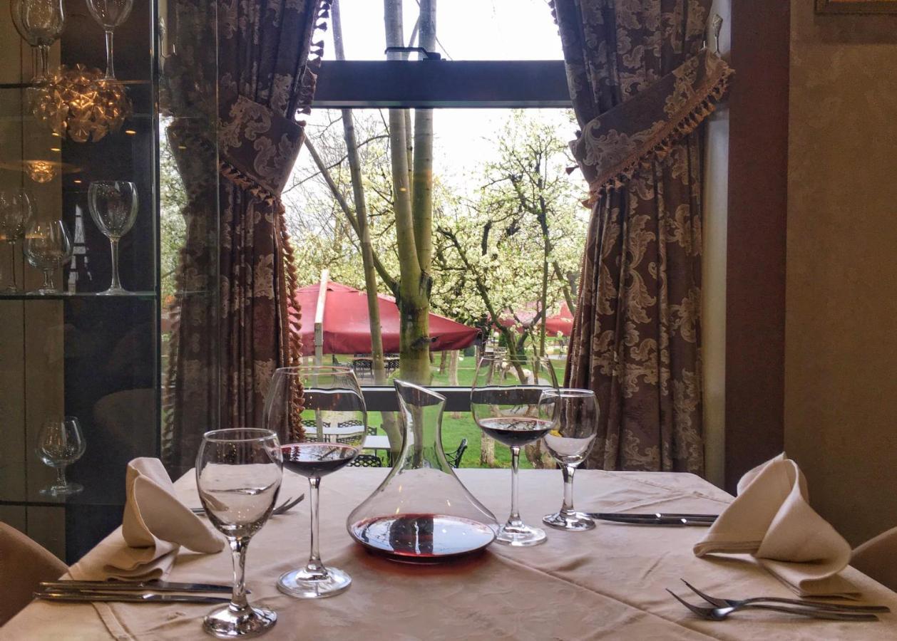 Amazona Hotel Prishtine Bagian luar foto